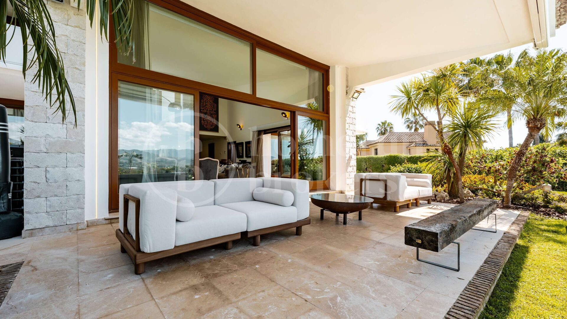 Private Luxury 6-Bedroom Villa with Pool in Las Chapas
