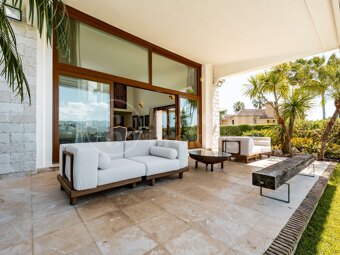 Private Luxury 6-Bedroom Villa with Pool in Las Chapas