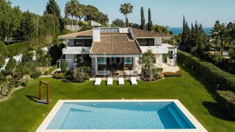 Private Luxury 6-Bedroom Villa with Pool in Las Chapas