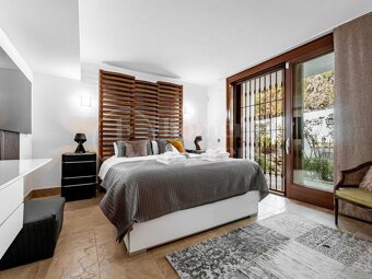 Private Luxury 6-Bedroom Villa with Pool in Las Chapas