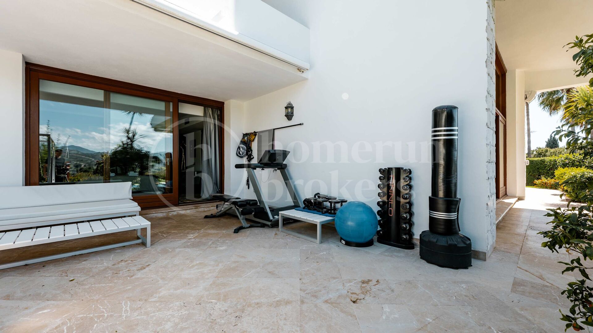 Private Luxury 6-Bedroom Villa with Pool in Las Chapas