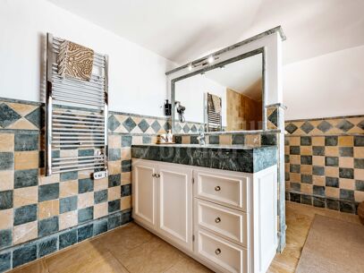Private Luxury 6-Bedroom Villa with Pool in Las Chapas