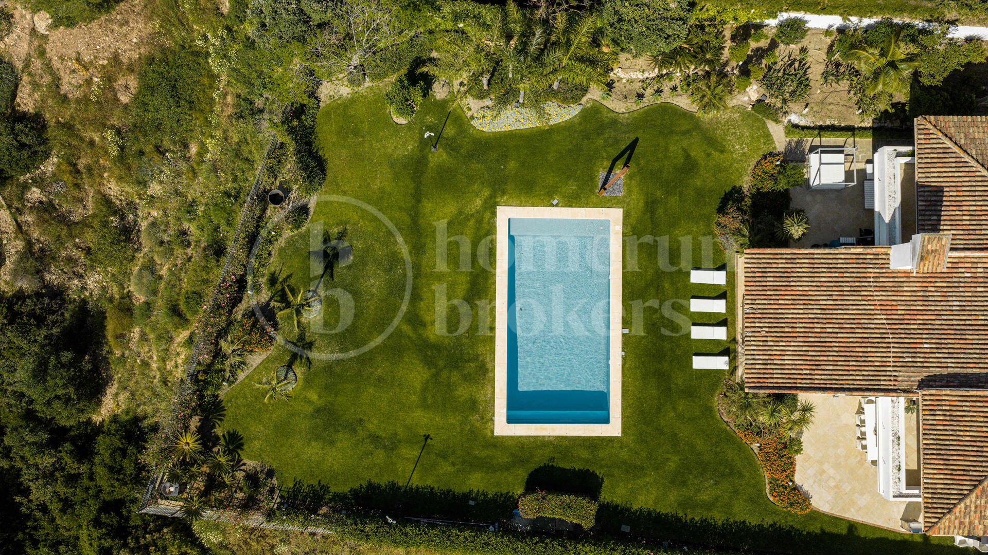 Private Luxury 6-Bedroom Villa with Pool in Las Chapas
