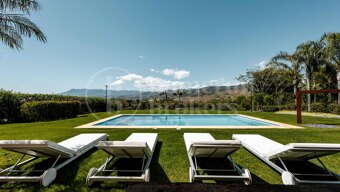 Private Luxury 6-Bedroom Villa with Pool in Las Chapas