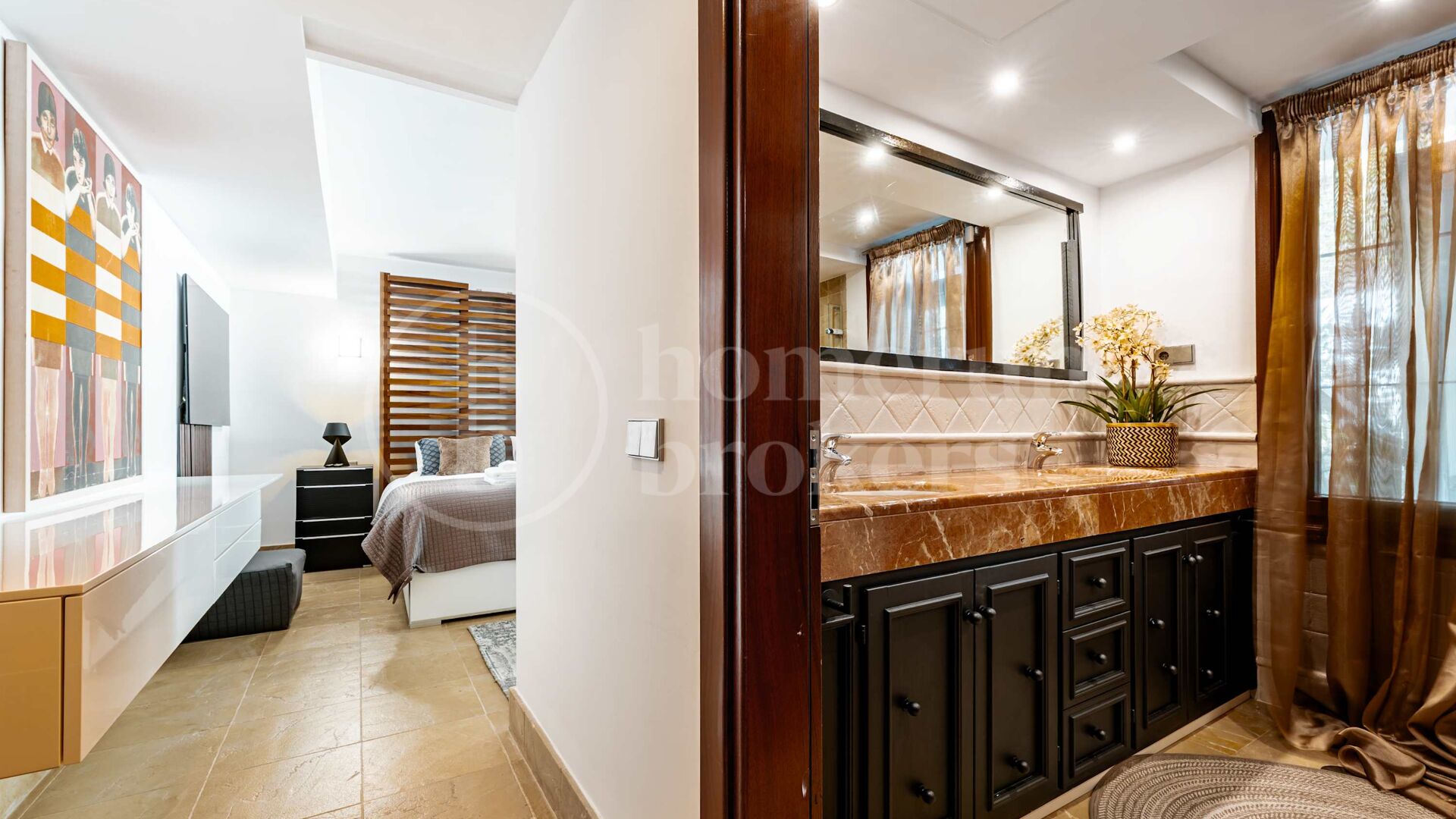 Private Luxury 6-Bedroom Villa with Pool in Las Chapas