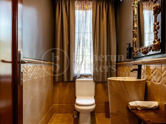 Private Luxury 6-Bedroom Villa with Pool in Las Chapas