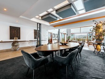 Private Luxury 6-Bedroom Villa with Pool in Las Chapas