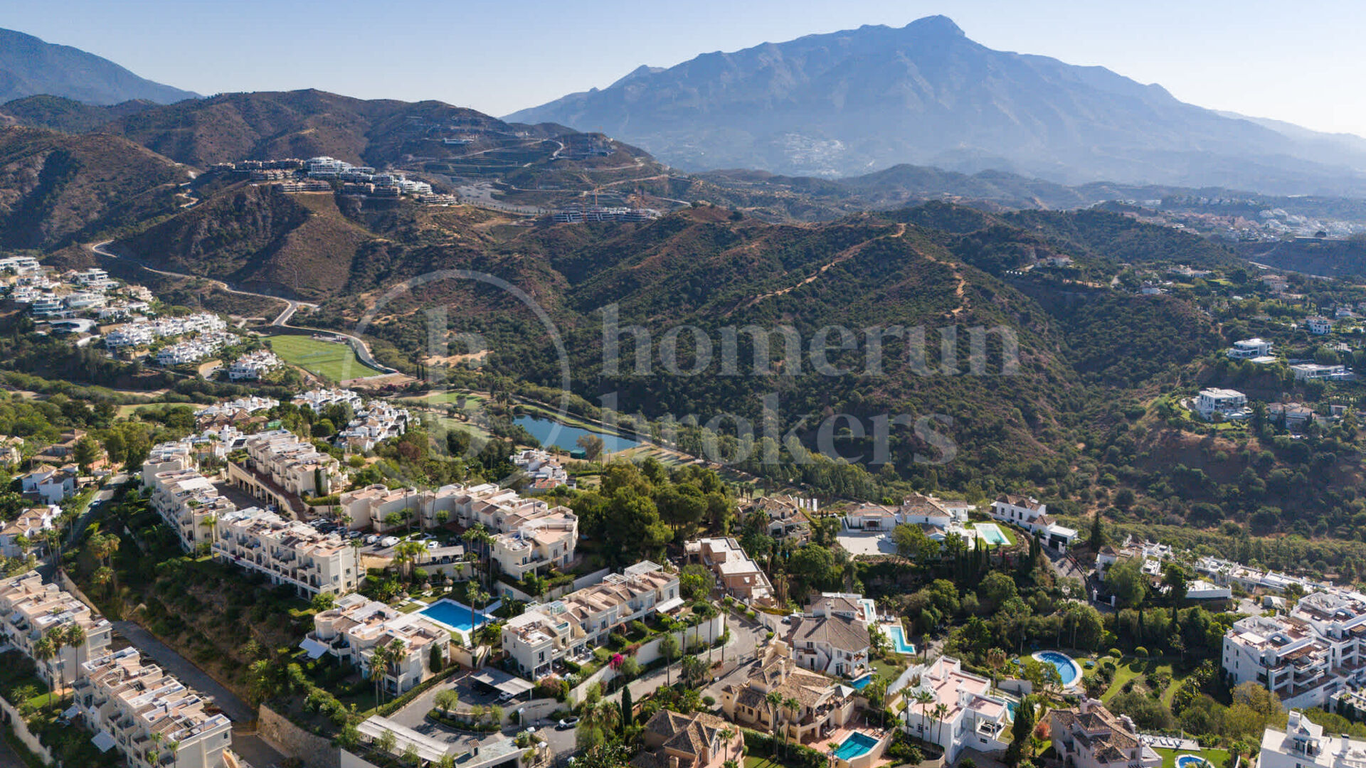 La Quinta Hills 47 - Luxury Holiday Apartment with Rooftop Plunge Pool in La Quinta, Marbella