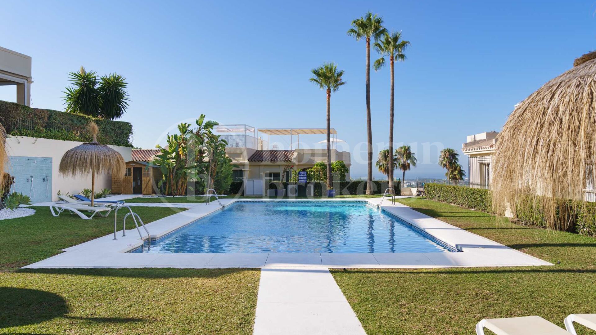 La Quinta Hills 47 - Luxury Holiday Apartment with Rooftop Plunge Pool in La Quinta, Marbella