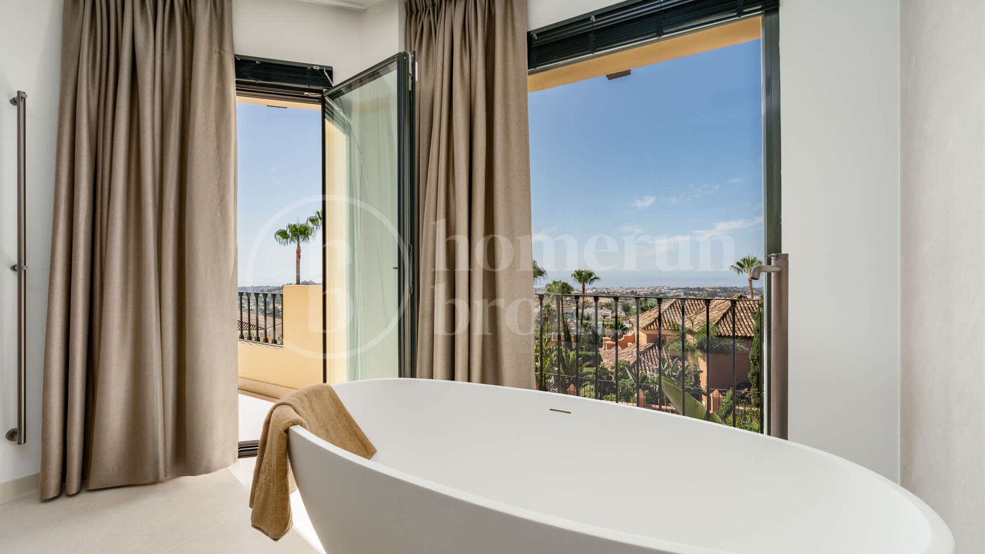 La Quinta Hills 47 - Luxury Holiday Apartment with Rooftop Plunge Pool in La Quinta, Marbella