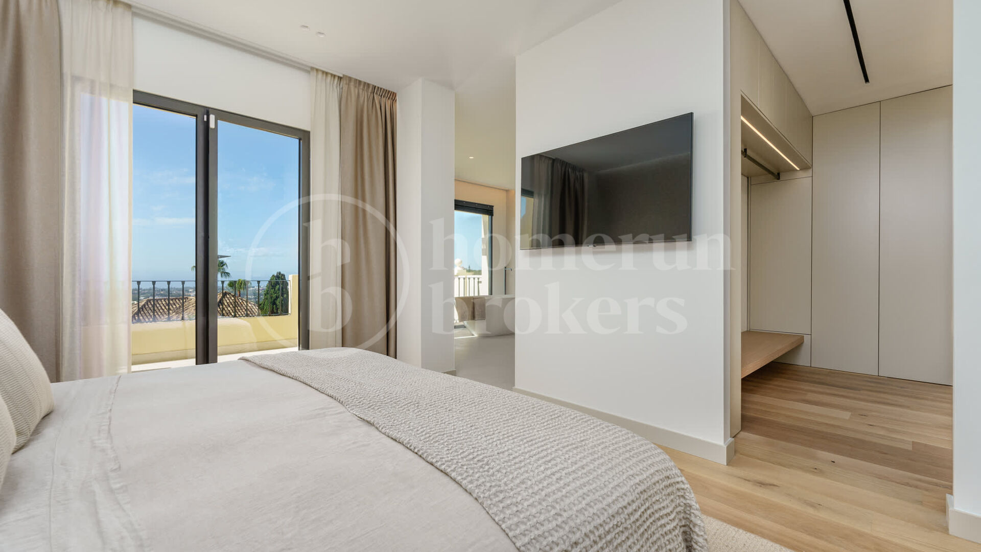 La Quinta Hills 47 - Luxury Holiday Apartment with Rooftop Plunge Pool in La Quinta, Marbella