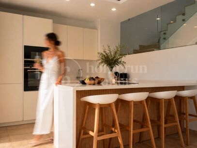 Modern Frontline Golf Villa with Rooftop Terrace in El Paraíso