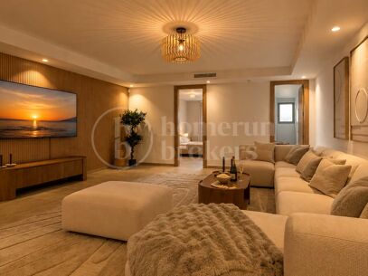 Modern Frontline Golf Villa with Rooftop Terrace in El Paraíso