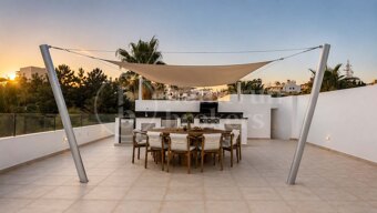 Modern Frontline Golf Villa with Rooftop Terrace in El Paraíso