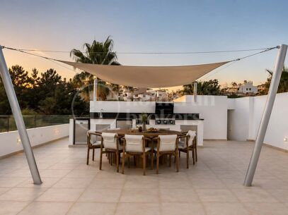 Modern Frontline Golf Villa with Rooftop Terrace in El Paraíso