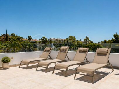 Modern Frontline Golf Villa with Rooftop Terrace in El Paraíso