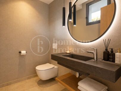 Modern Frontline Golf Villa with Rooftop Terrace in El Paraíso