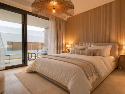 Modern Frontline Golf Villa with Rooftop Terrace in El Paraíso
