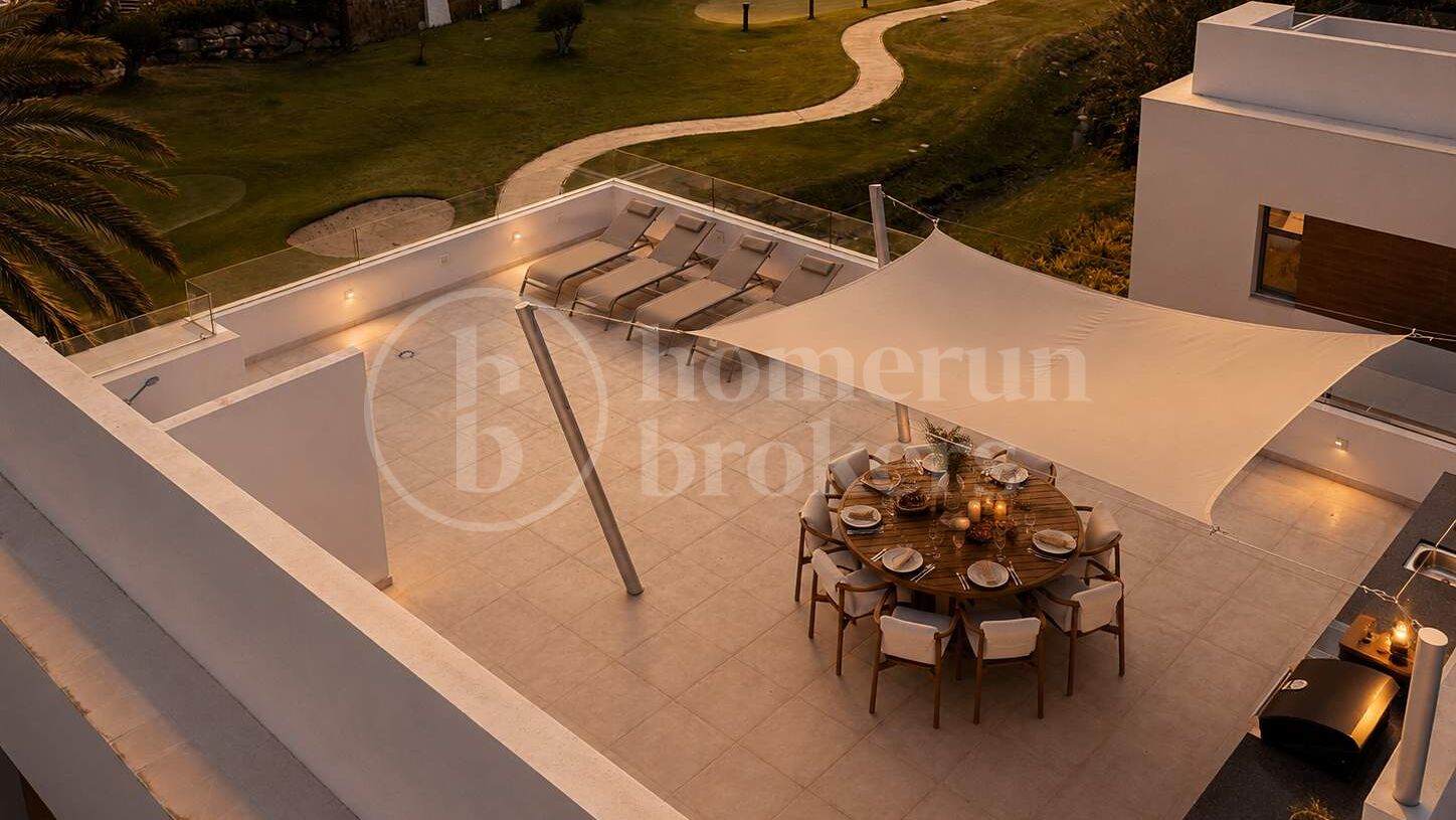 Modern Frontline Golf Villa with Rooftop Terrace in El Paraíso