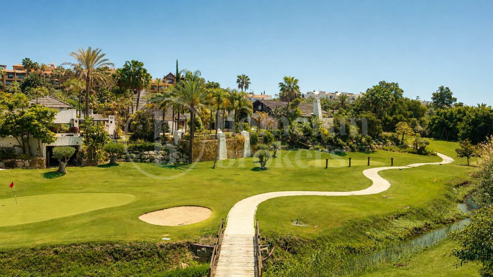 Modern Frontline Golf Villa with Rooftop Terrace in El Paraíso