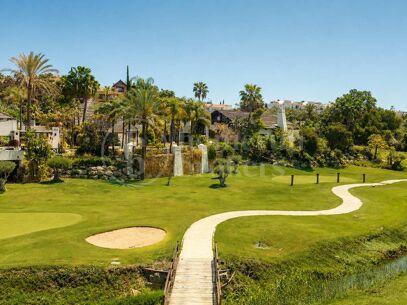 Modern Frontline Golf Villa with Rooftop Terrace in El Paraíso