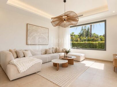 Modern Frontline Golf Villa with Rooftop Terrace in El Paraíso