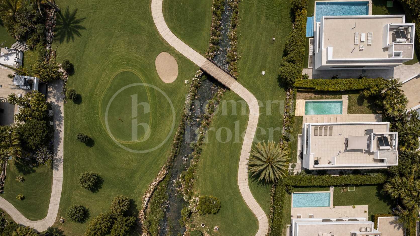 Modern Frontline Golf Villa with Rooftop Terrace in El Paraíso