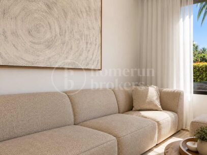 Modern Frontline Golf Villa with Rooftop Terrace in El Paraíso