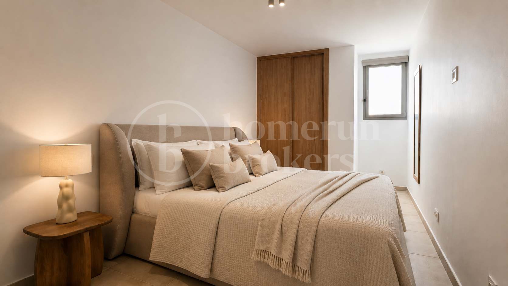 Modern Frontline Golf Villa with Rooftop Terrace in El Paraíso