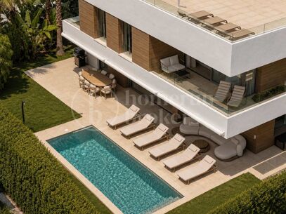 Modern Frontline Golf Villa with Rooftop Terrace in El Paraíso