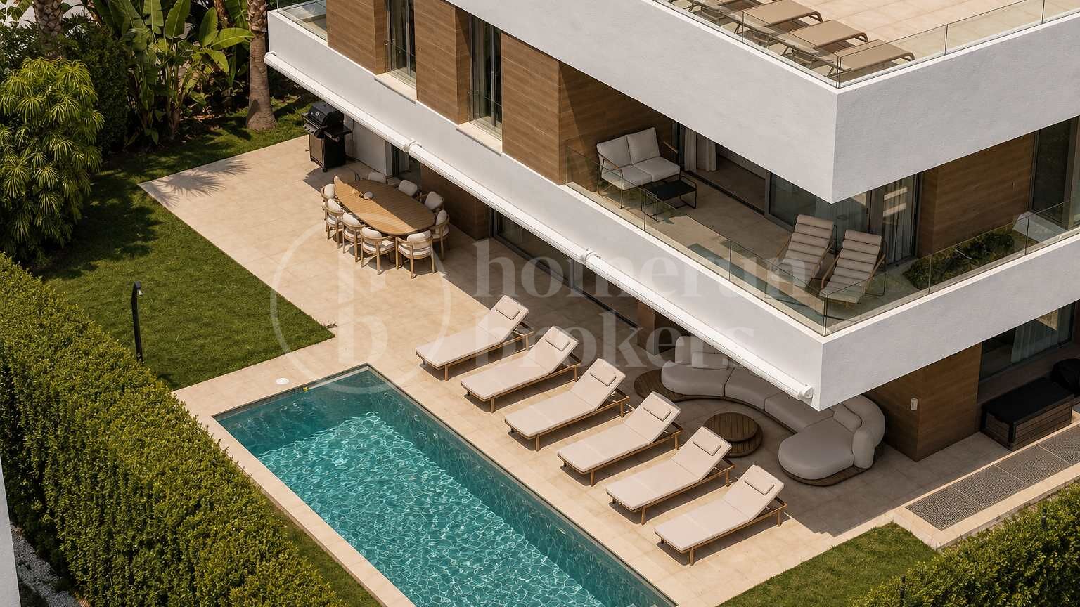 Modern Frontline Golf Villa with Rooftop Terrace in El Paraíso