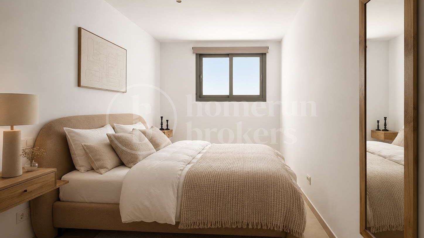Modern Frontline Golf Villa with Rooftop Terrace in El Paraíso