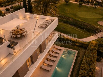 Modern Frontline Golf Villa with Rooftop Terrace in El Paraíso
