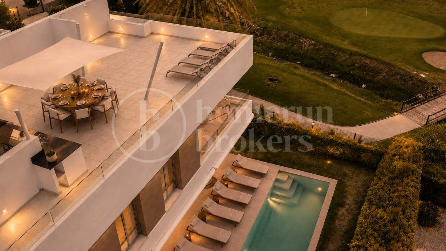 Modern Frontline Golf Villa with Rooftop Terrace in El Paraíso