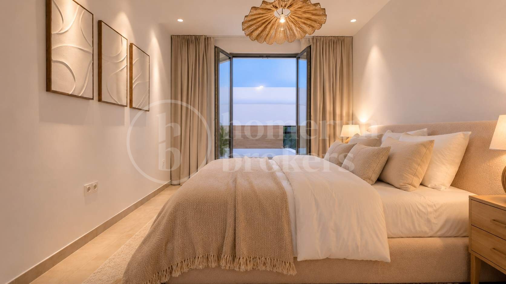 Modern Frontline Golf Villa with Rooftop Terrace in El Paraíso