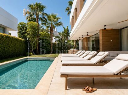 Modern Frontline Golf Villa with Rooftop Terrace in El Paraíso
