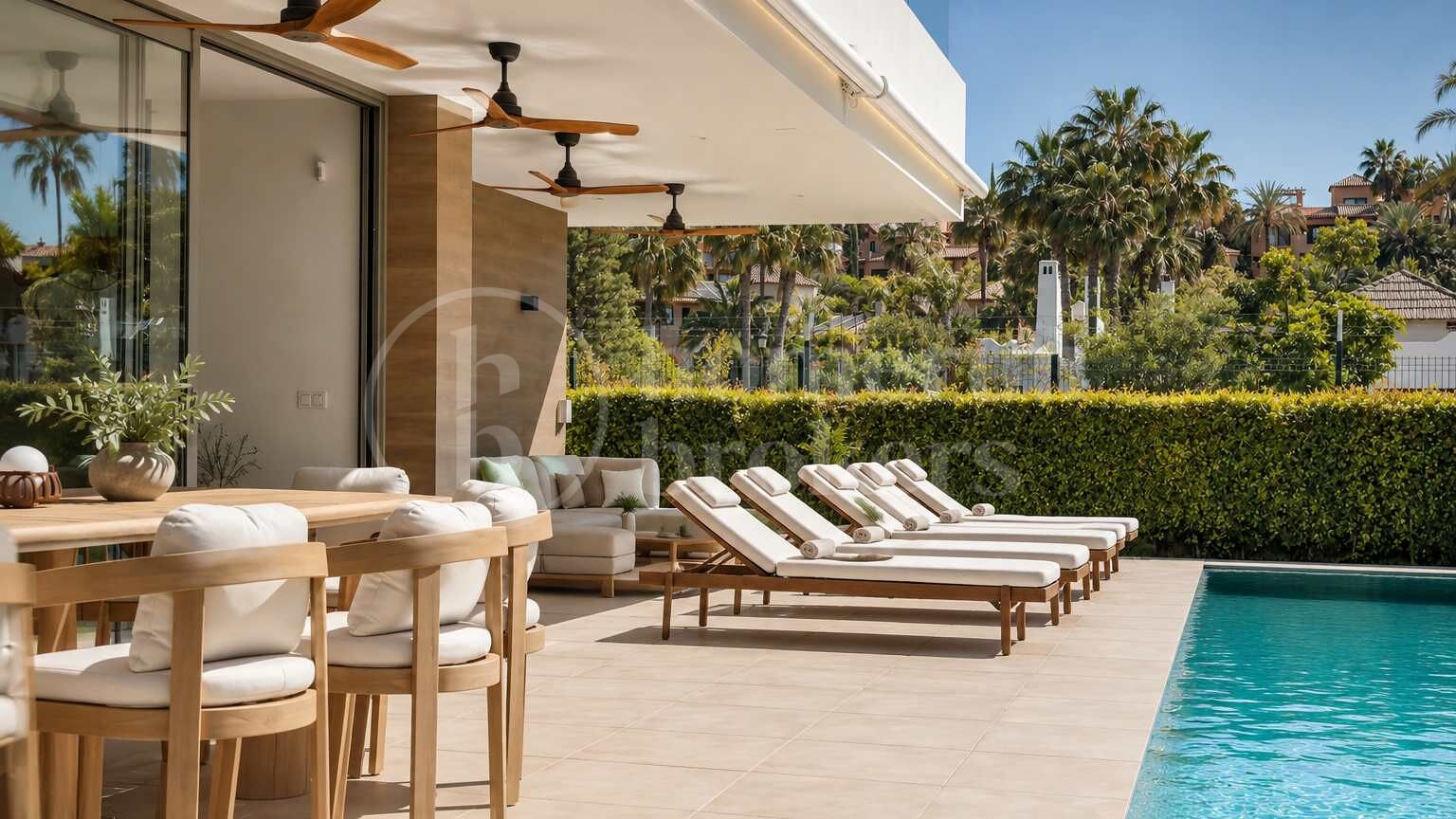 Modern Frontline Golf Villa with Rooftop Terrace in El Paraíso