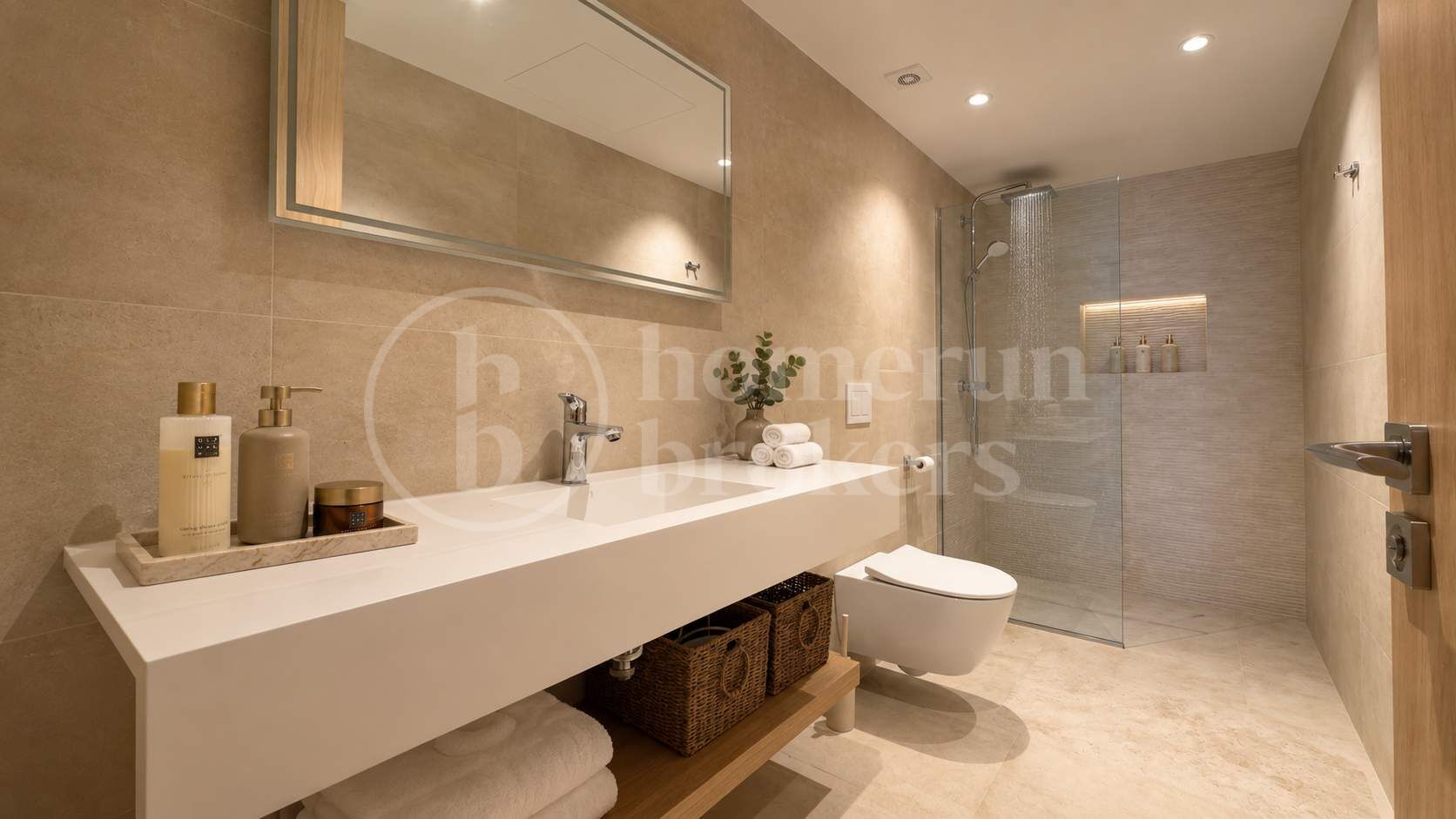 Modern Frontline Golf Villa with Rooftop Terrace in El Paraíso