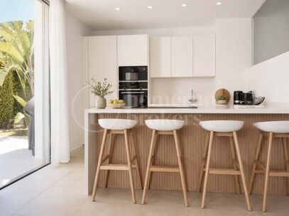 Modern Frontline Golf Villa with Rooftop Terrace in El Paraíso