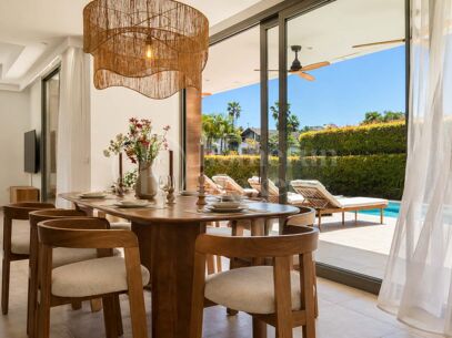 Modern Frontline Golf Villa with Rooftop Terrace in El Paraíso
