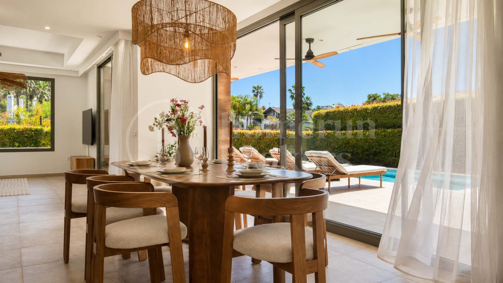 Modern Frontline Golf Villa with Rooftop Terrace in El Paraíso
