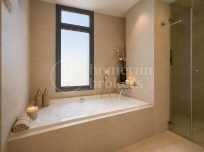 Modern Frontline Golf Villa with Rooftop Terrace in El Paraíso
