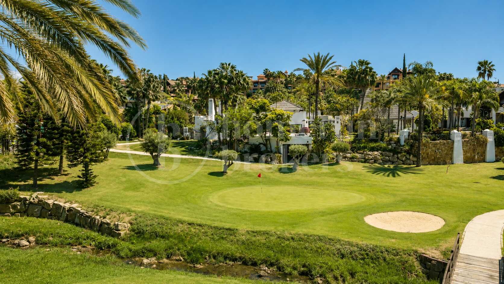 Modern Frontline Golf Villa with Rooftop Terrace in El Paraíso