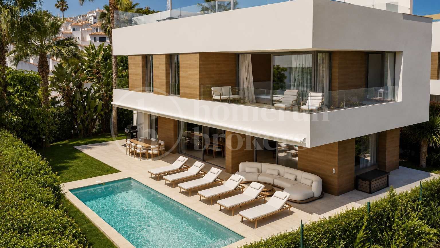 Modern Frontline Golf Villa with Rooftop Terrace in El Paraíso