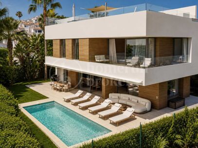 Modern Frontline Golf Villa with Rooftop Terrace in El Paraíso