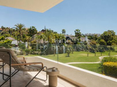 Modern Frontline Golf Villa with Rooftop Terrace in El Paraíso
