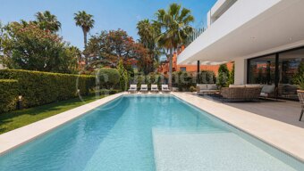 Villa Puente Romano - Contemporary Luxury Villa in Altos de Puente Romano