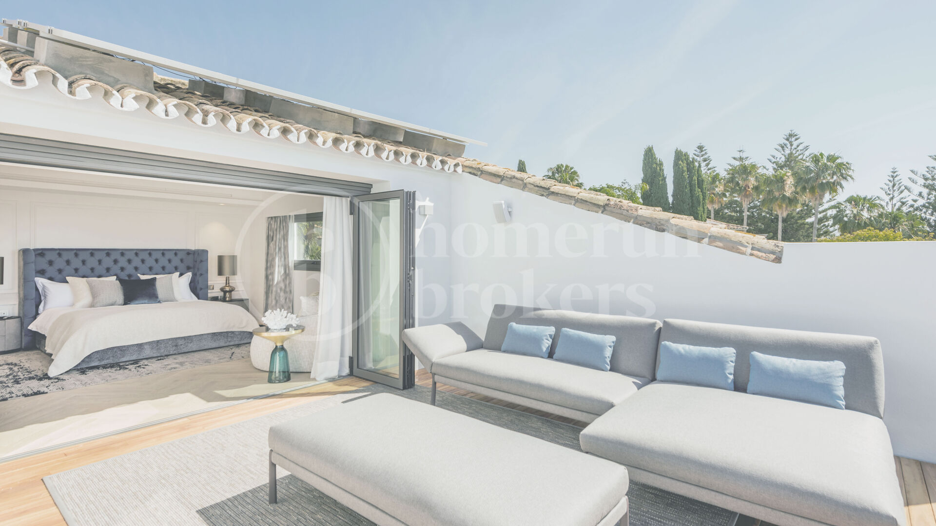 Contemporary Beachside Villa with Sea Views in Puente Romano