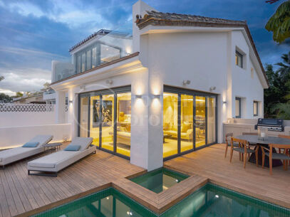 Contemporary Beachside Villa with Sea Views in Puente Romano