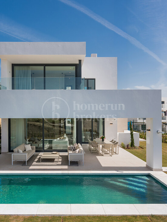 Villa Aurea - Turnkey Contemporary Villa in Estepona Golf